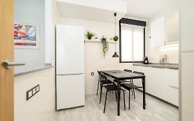 -Malagasunapts- Stylish City Centre Pool&Parking