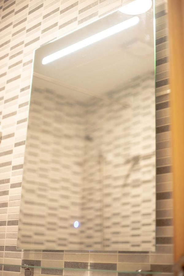 -Malagasunapts- Stylish City Centre Pool&Parking Exterior foto