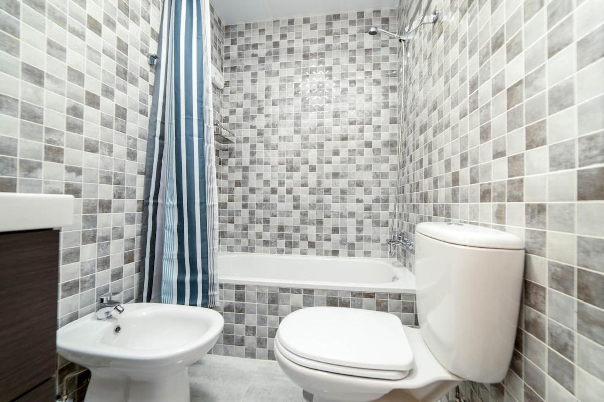 -Malagasunapts- Stylish City Centre Pool&Parking Exterior foto